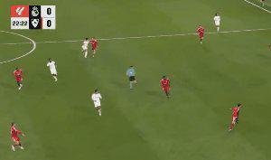 居莱尔肘击，主裁未作判罚，穆帅：还没看到画面